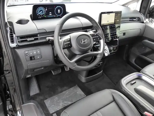 Hyundai Staria view 5