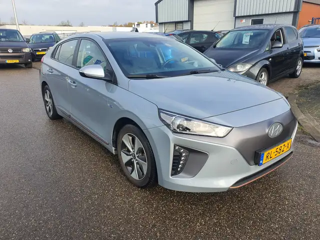 Hyundai Ioniq view 3