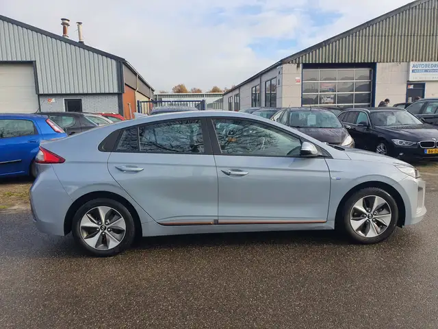 Hyundai Ioniq view 10