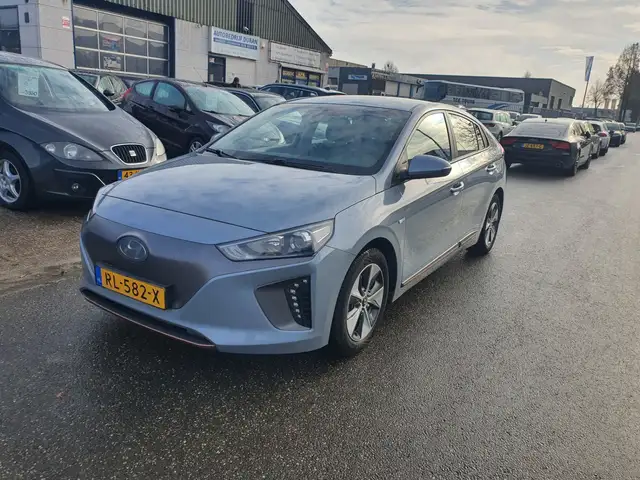Hyundai Ioniq view 2