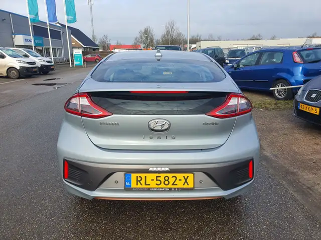 Hyundai Ioniq view 13