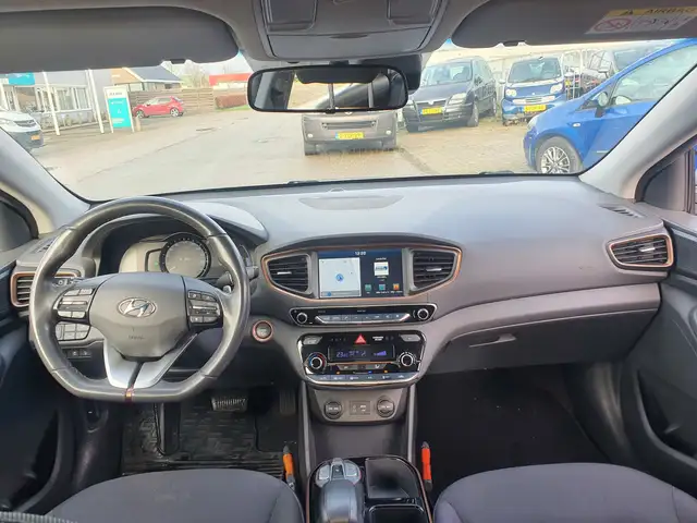 Hyundai Ioniq view 7