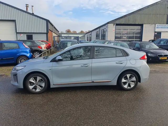 Hyundai Ioniq view 9