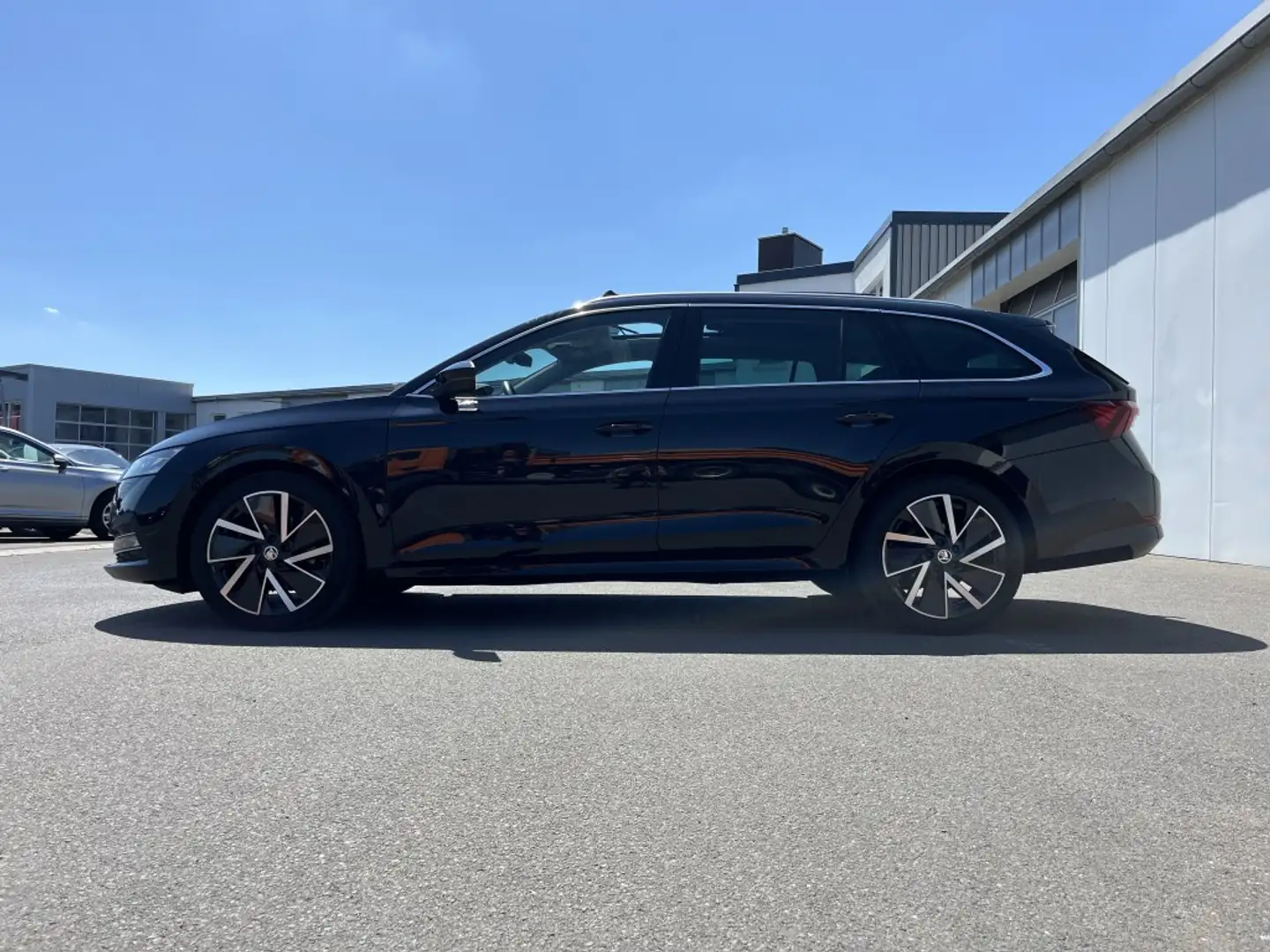 Skoda Octavia Combi 2.0 TDI DSG Style First Edition 163€ m. 20 Schwarz - 2