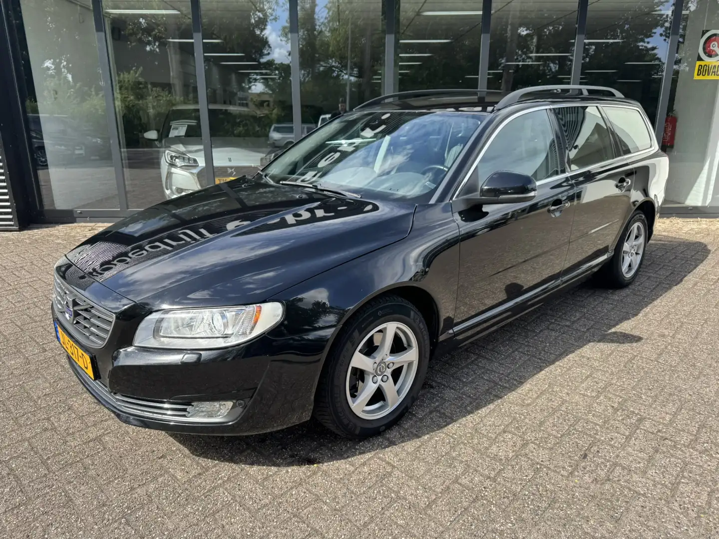 Volvo V70 2.0 D3 Polar *Navigatie*Leder* EXPORT/ EX BPM* Zwart - 2