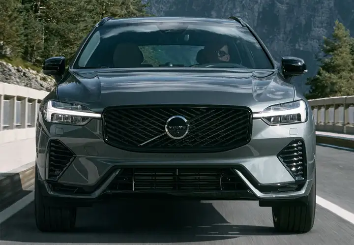 Volvo XC60 2.0 D4 R-Design 6V 2018, foto 5