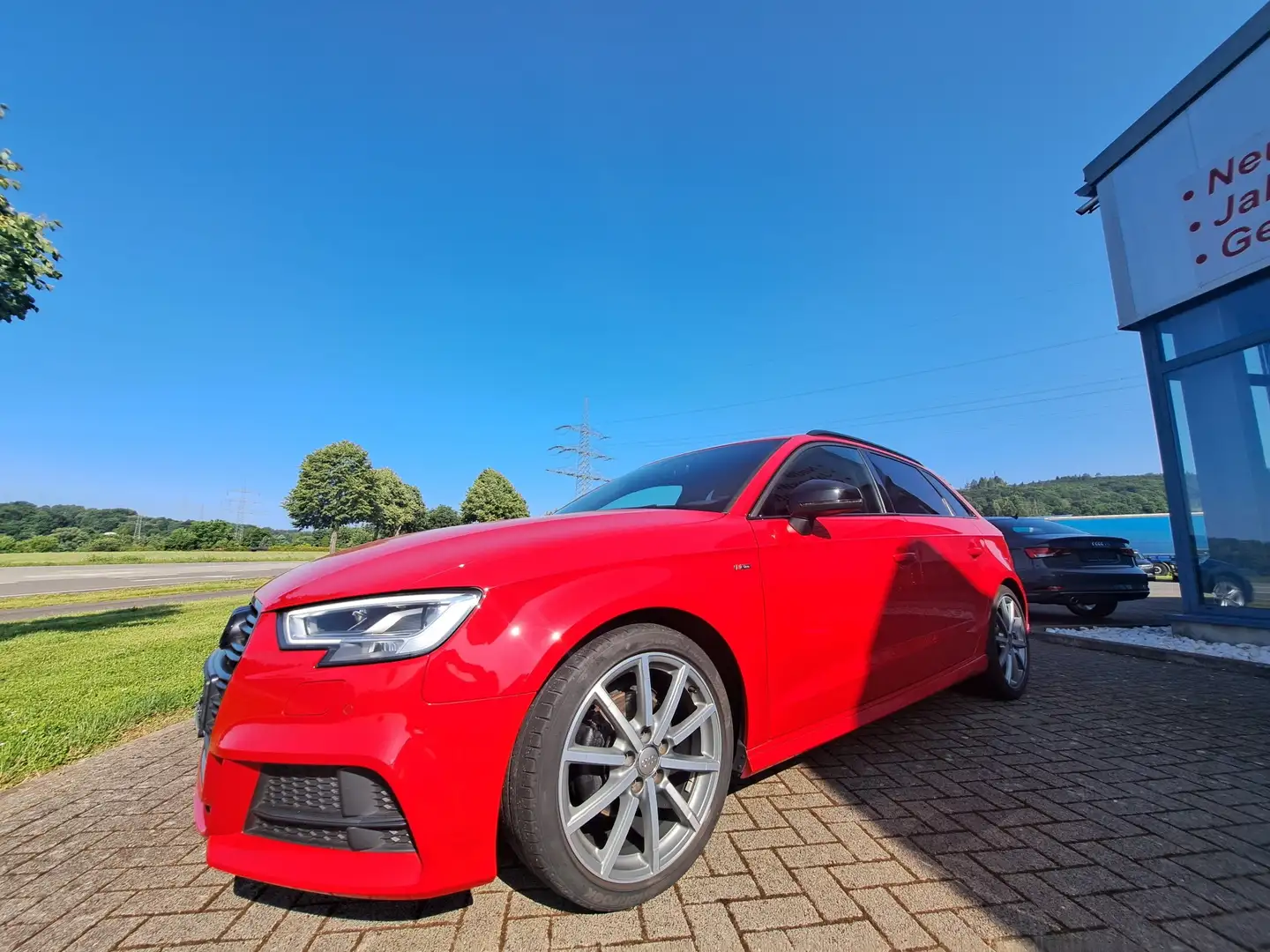 Audi A3 Sportback 1,5 TFSI 2xS-Line AHK//Navi! Rot - 2