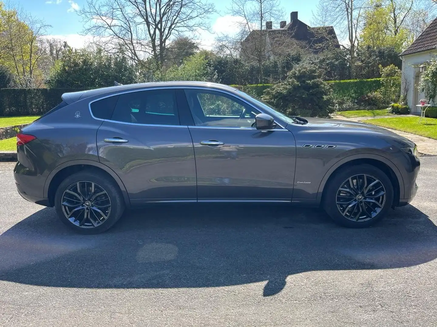 Maserati Levante GranLusso nieuwstaat 1e eigenaar wegens overlijden Gris - 2