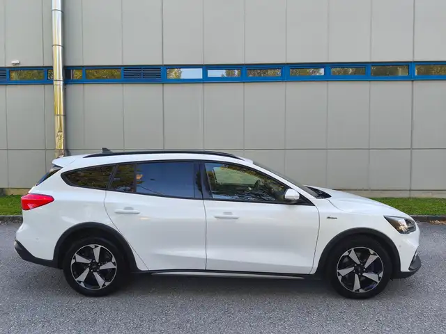 Ford Focus view 8