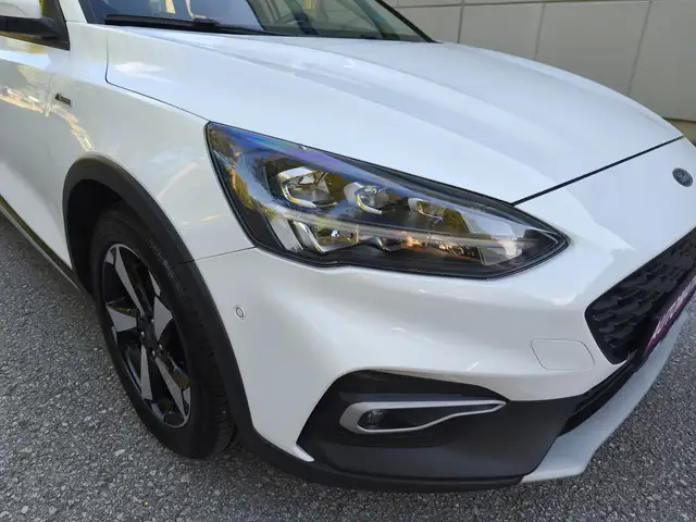 Ford Focus view 10