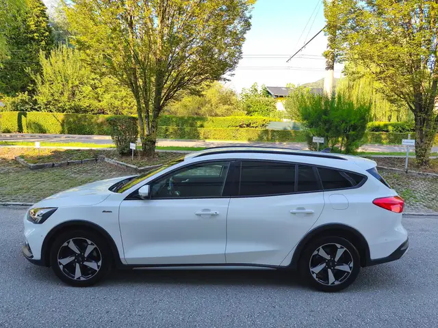 Ford Focus view 4