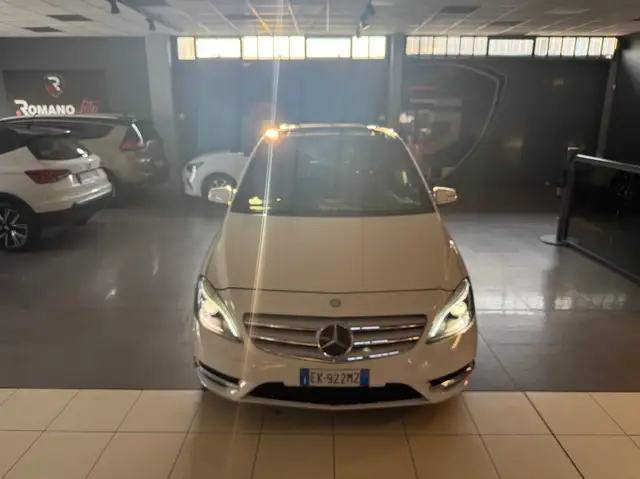 Mercedes-Benz B 180