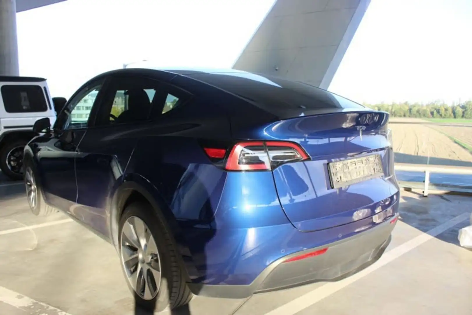 Tesla Model Y Long Range Dual AWD Blau - 2
