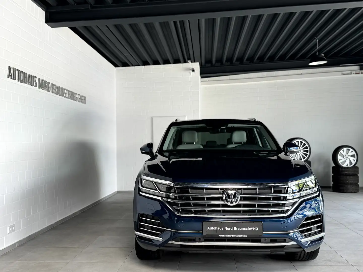 Volkswagen Touareg 3.0 TDI 4Motion*Matrix*AHK*Standhzg* Синій - 2