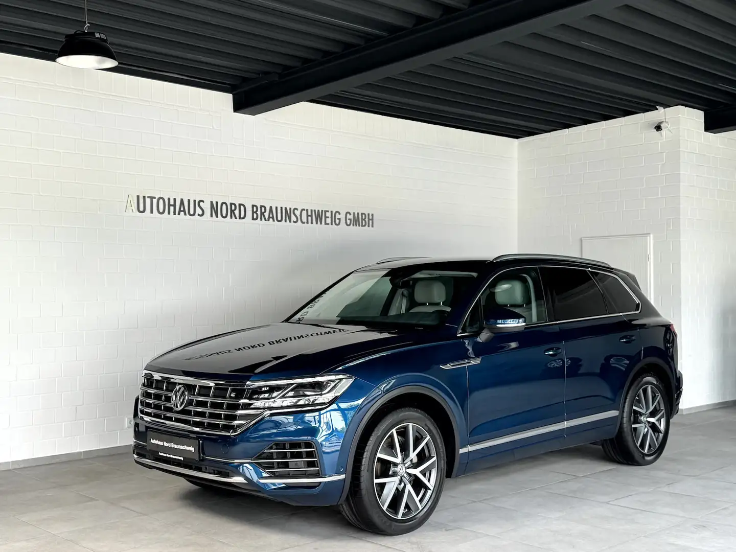 Volkswagen Touareg 3.0 TDI 4Motion*Matrix*AHK*Standhzg* Синій - 1