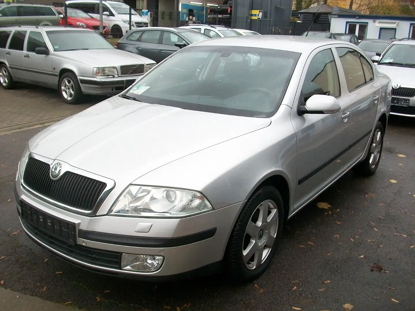 Skoda Octavia 1.6*Automatik*Klima*Navi*PDC*Top* Silber - 1