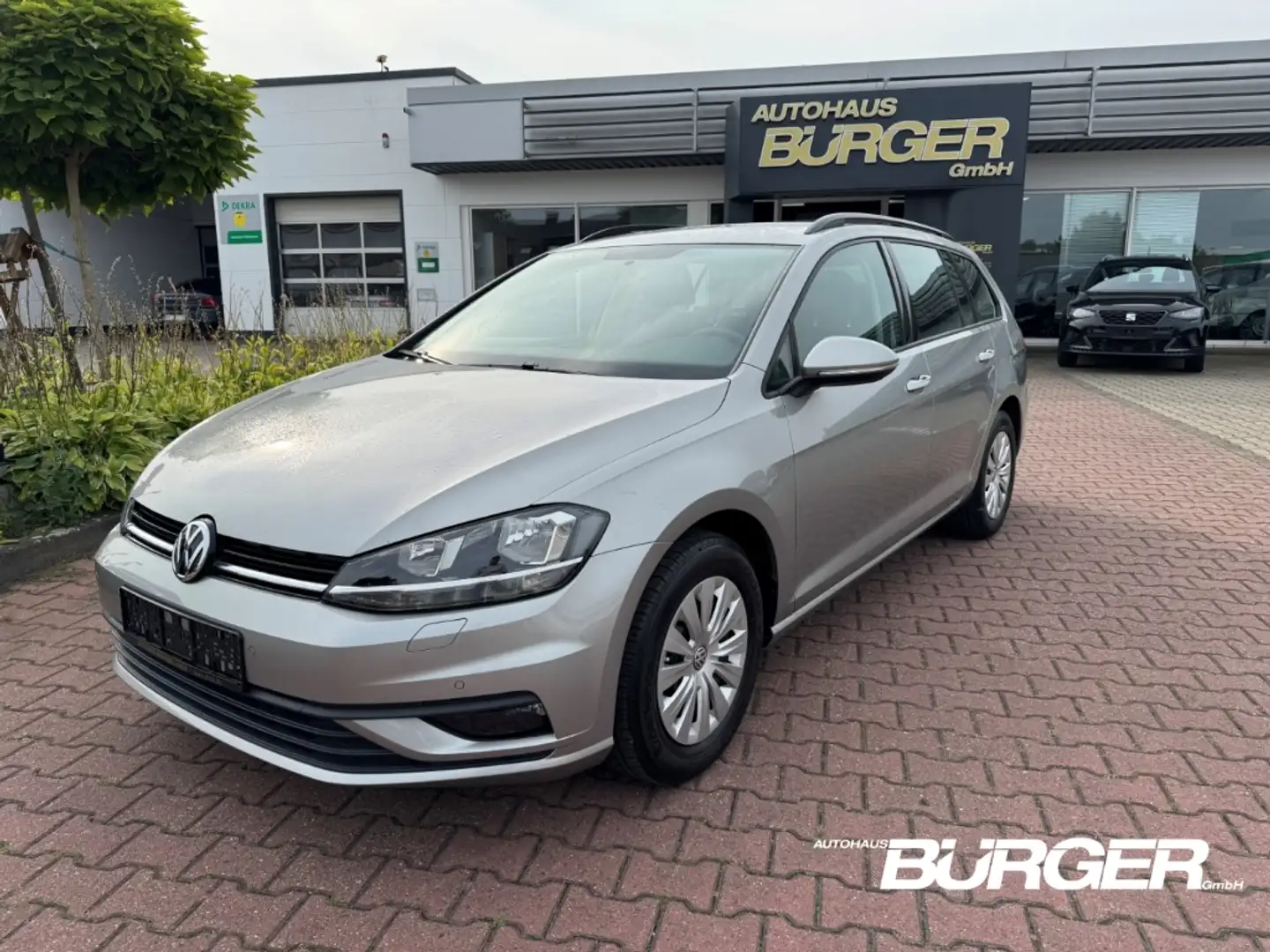 Volkswagen Golf VII Trendline 1.0 TSI SitzHZG PDC v+h Klima Bergan Silber - 1