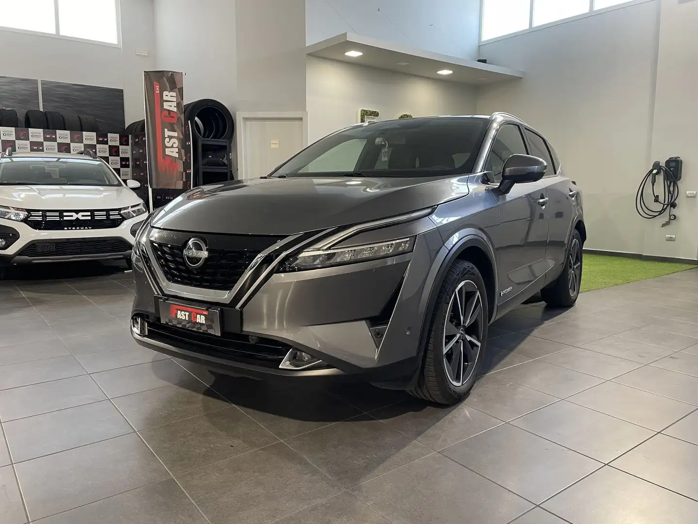 Nissan Qashqai Qashqai MHEV 140 CV Tekna Grijs - 1