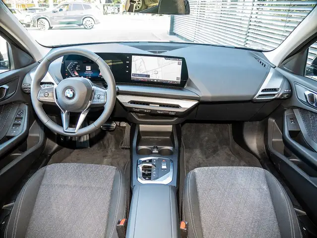 BMW 1 Series view 5
