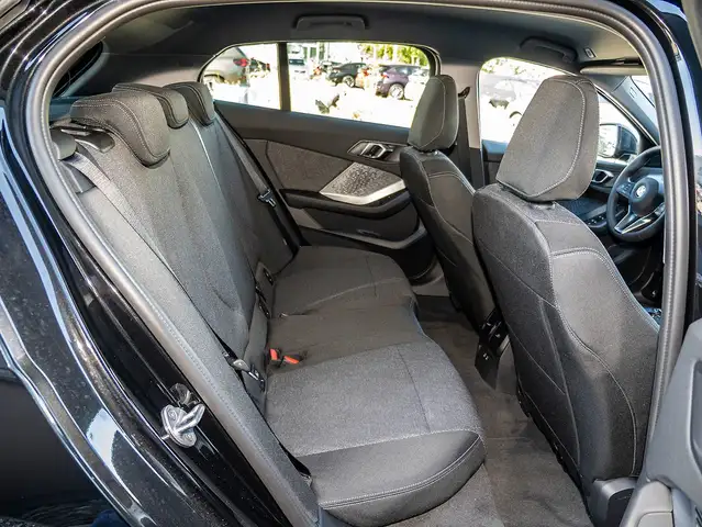 BMW 1 Series view 15