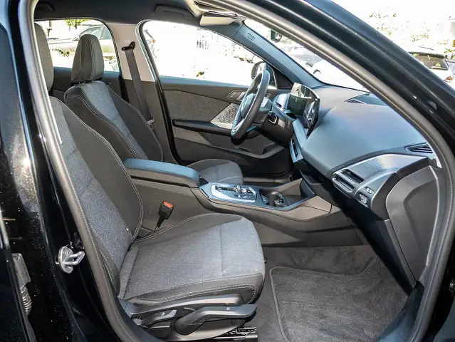 BMW 1 Series view 4