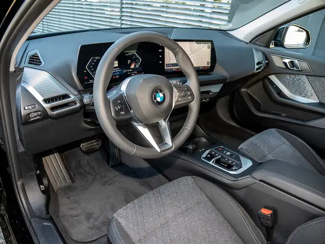 BMW 1 Series view 3