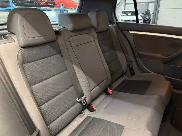 Volkswagen Golf view 17