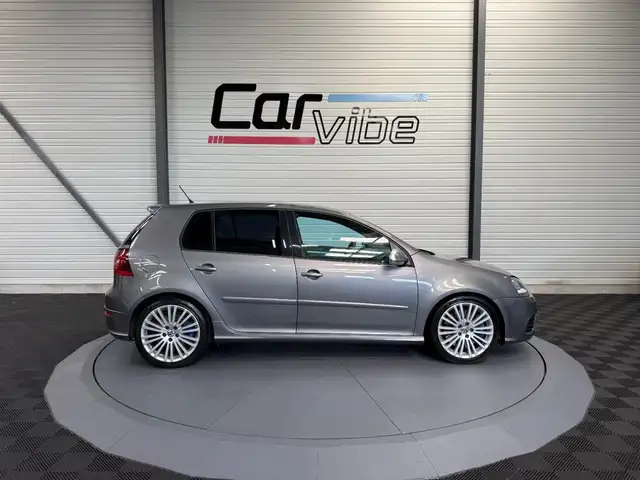 Volkswagen Golf view 3