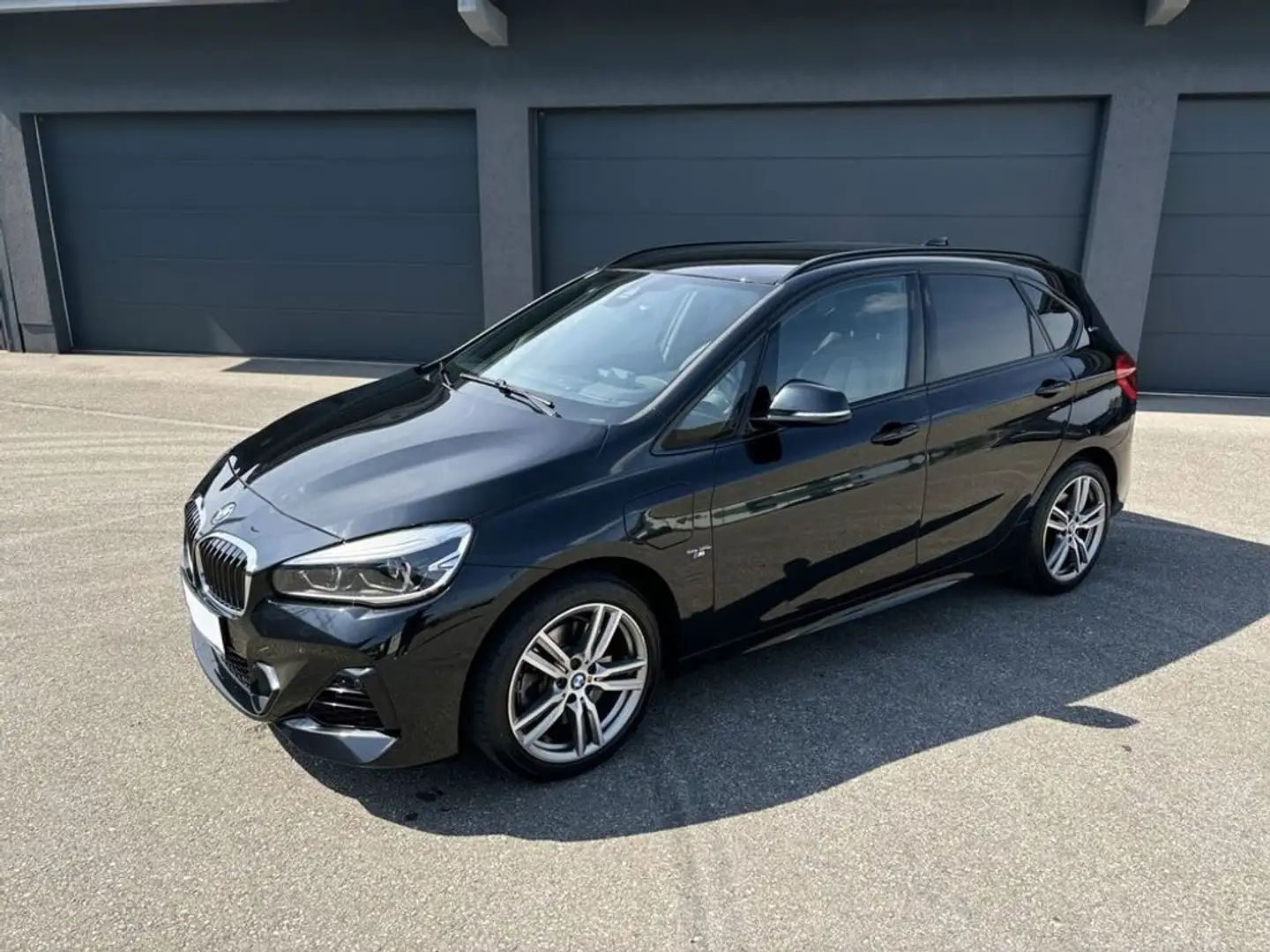 BMW 225 xe M Sport Allrad 136 PS + 88 PS   PRIVAT crna - 1