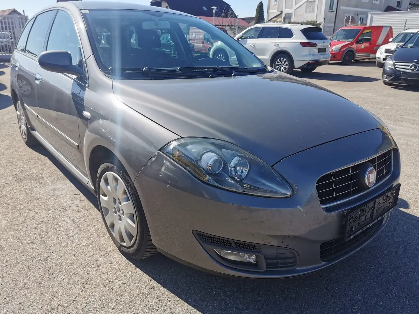 Fiat Croma 1,9 JTD Multijet 120 Active Grau - 2