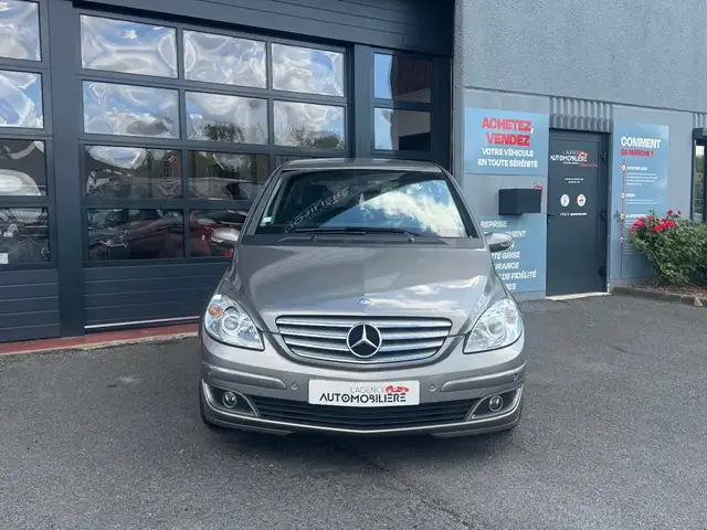 Mercedes-Benz B Class view 3
