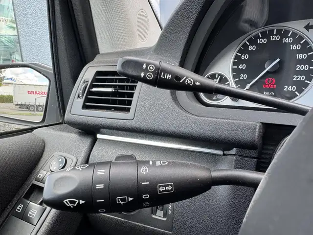Mercedes-Benz B Class view 16