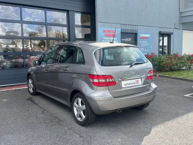 Mercedes-Benz B Class view 4