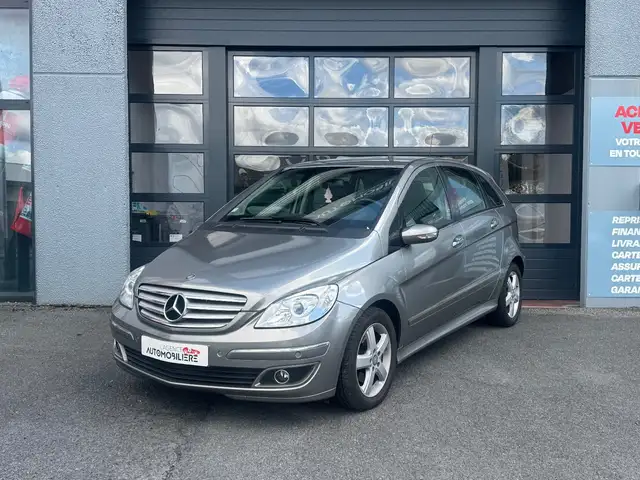 Mercedes-Benz B Class view 2