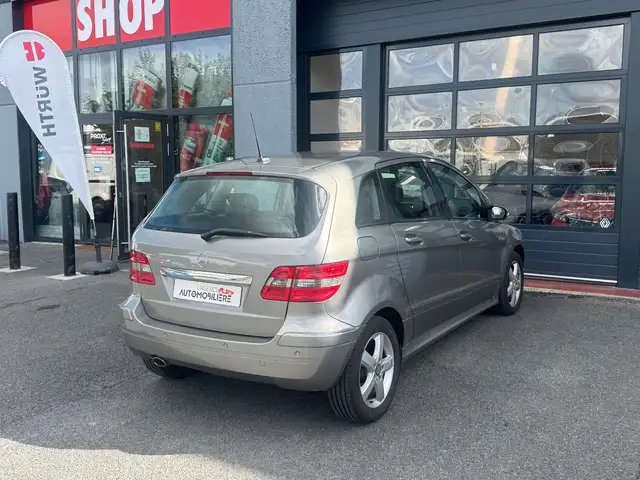 Mercedes-Benz B Class view 5