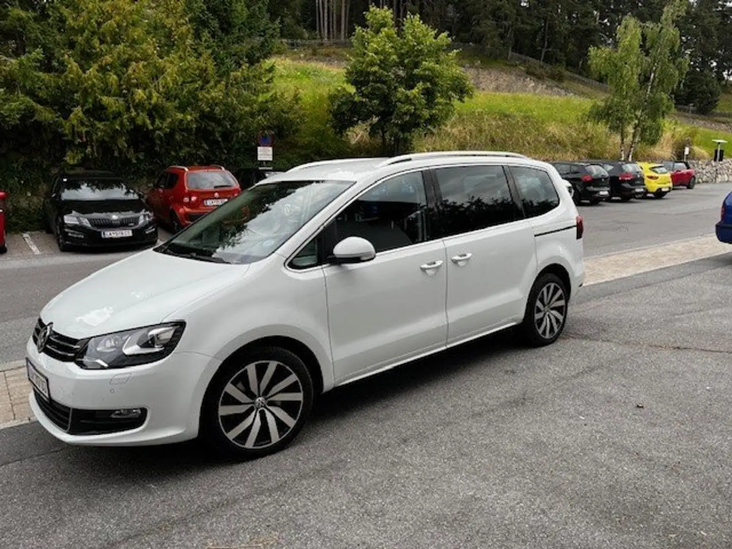 Volkswagen Sharan Sharan Business BMT SCR 2,0 TDI 4MOTION Weiß - 1