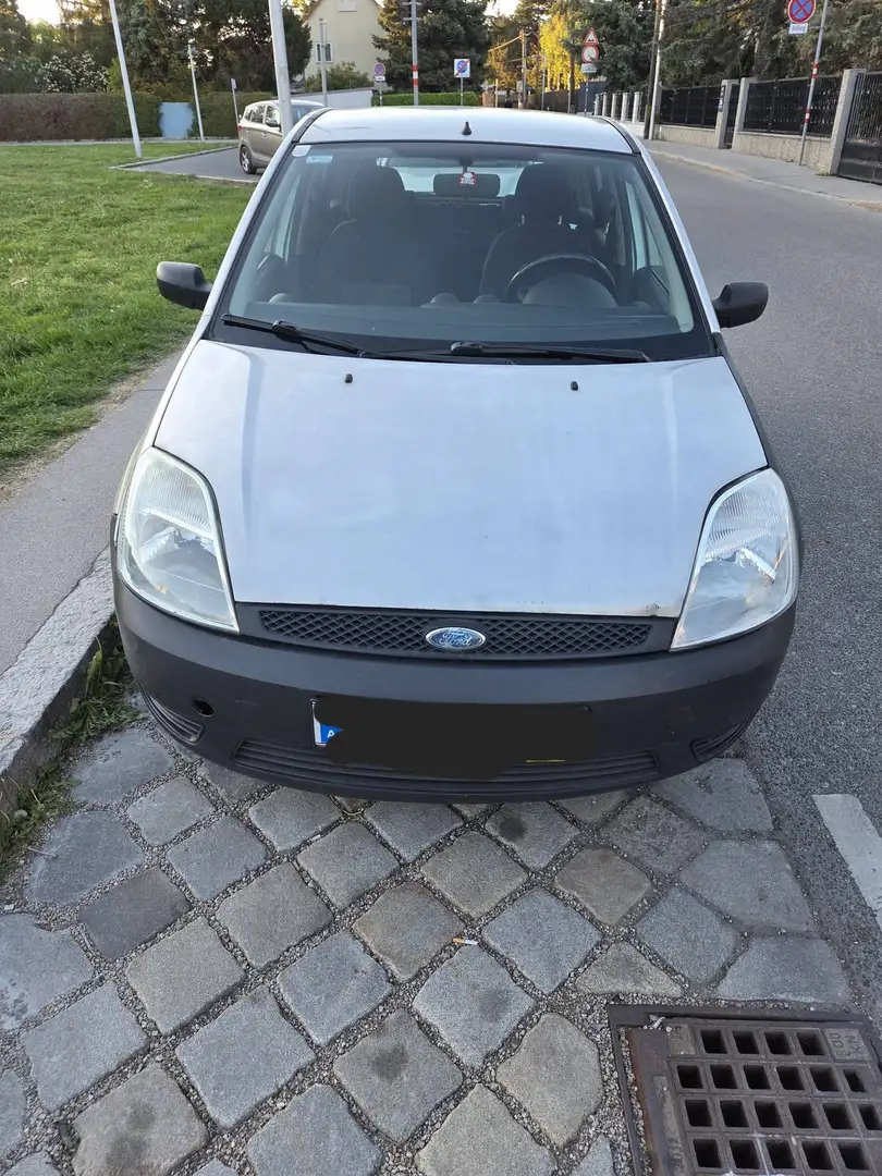 Ford Fiesta Fiesta Courier C 1,3 Silber - 2