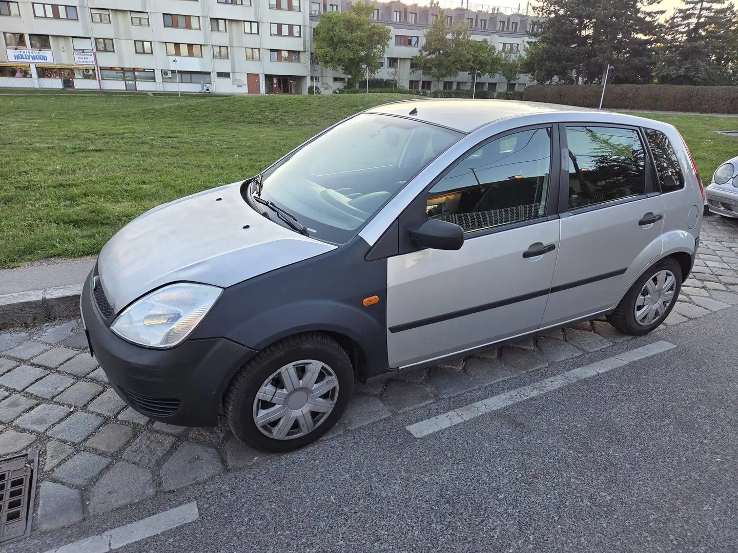 Ford Fiesta Fiesta Courier C 1,3 Silber - 1