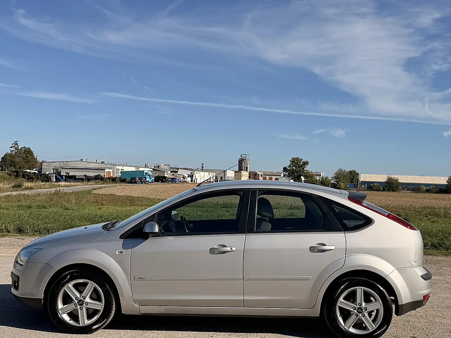 Ford Focus 1.6 TDCi DPF Trend Grau - 2