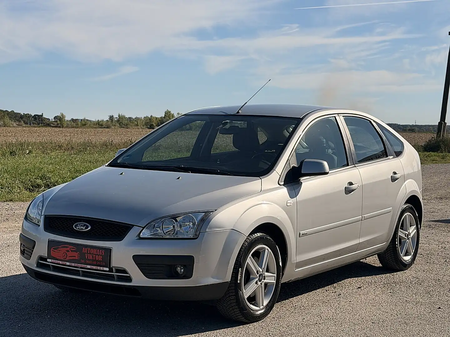 Ford Focus 1.6 TDCi DPF Trend Grau - 1