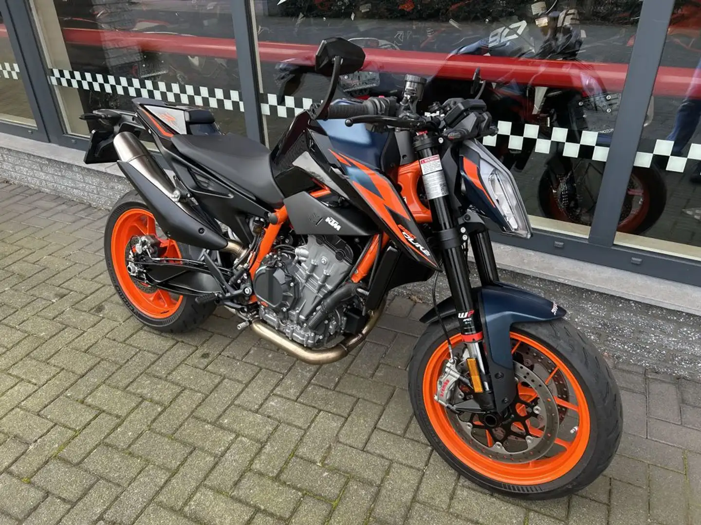 KTM 890 Duke R - 2