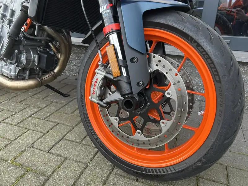 KTM 890 Duke R - foto 8