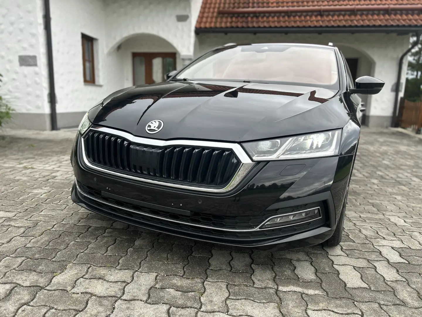 Skoda Octavia Combi 2,0 First Edition Matrix ACC  Sitzbelüftung Schwarz - 2