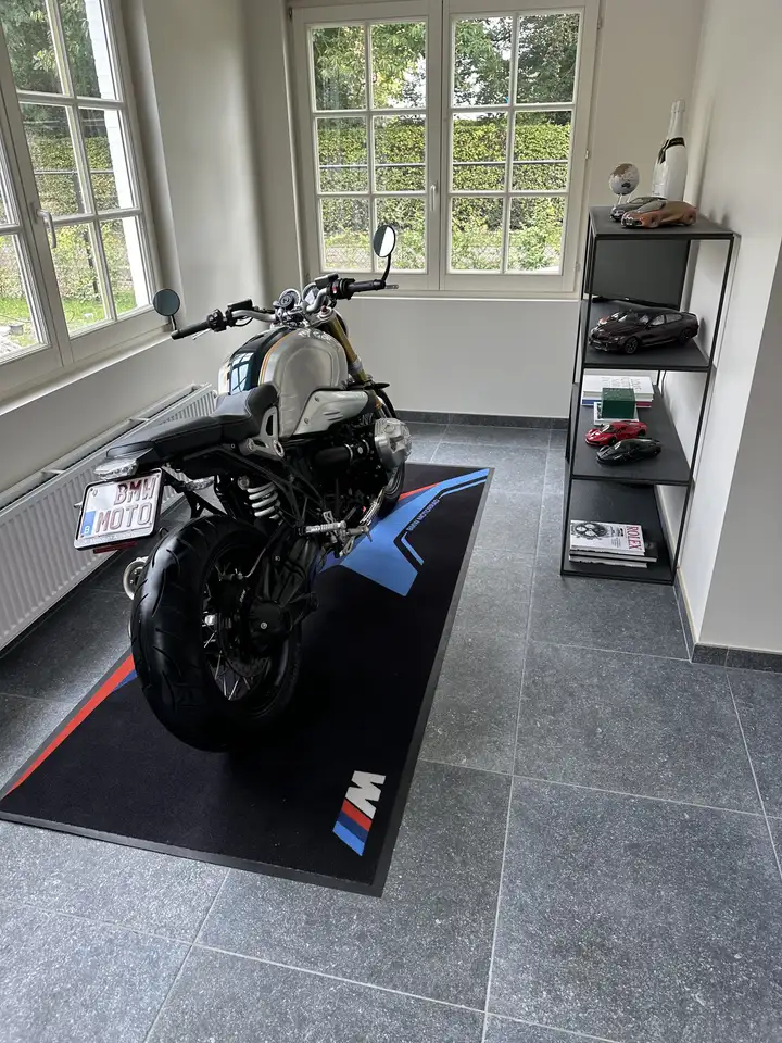 BMW R nineT