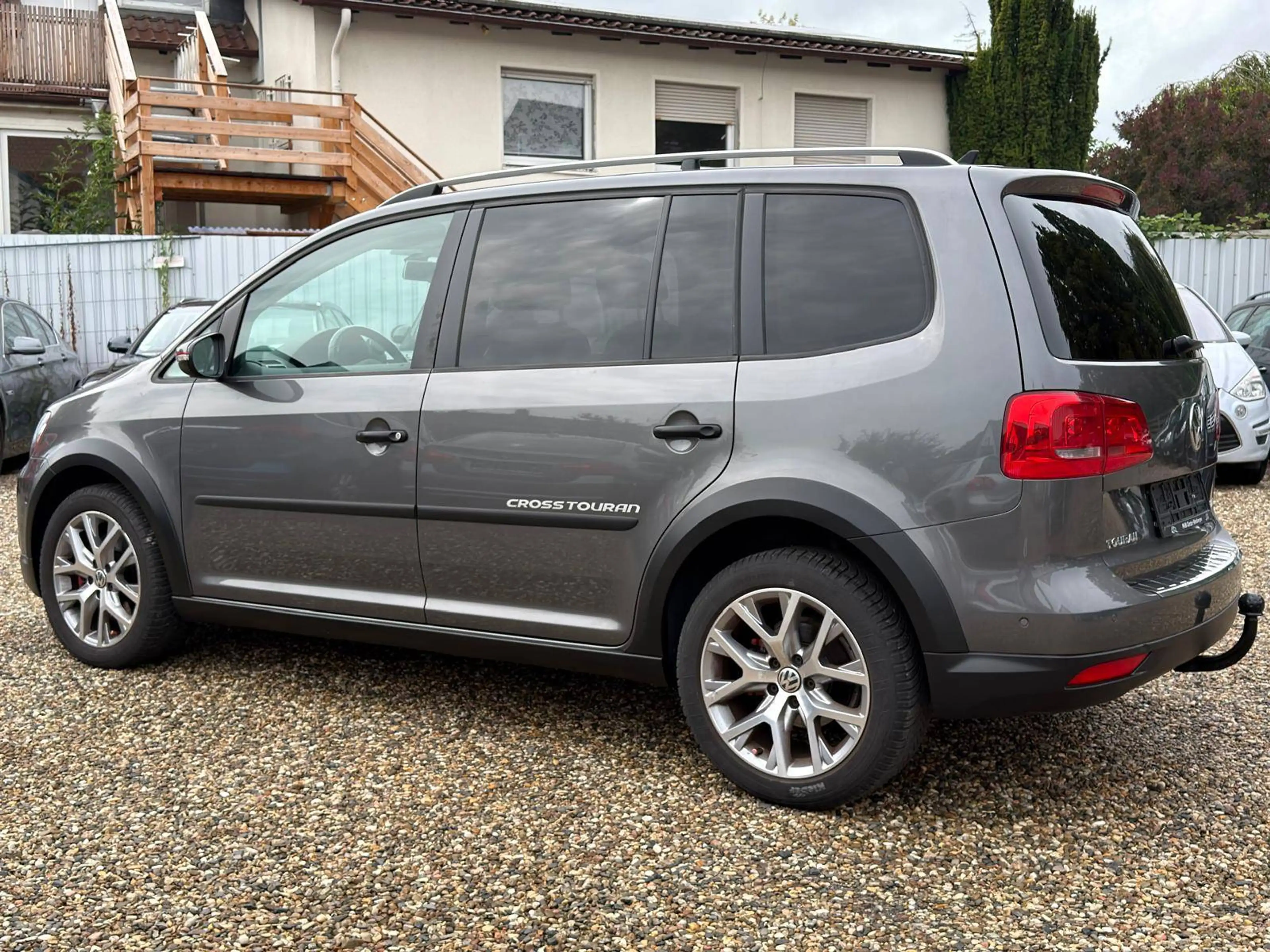 Volkswagen Cross Touran 2.0 TDI CrossTouran 7Sitzer Leder Xenon AHK SHZ Carplay R.Kamera Scheckheft — photo 3