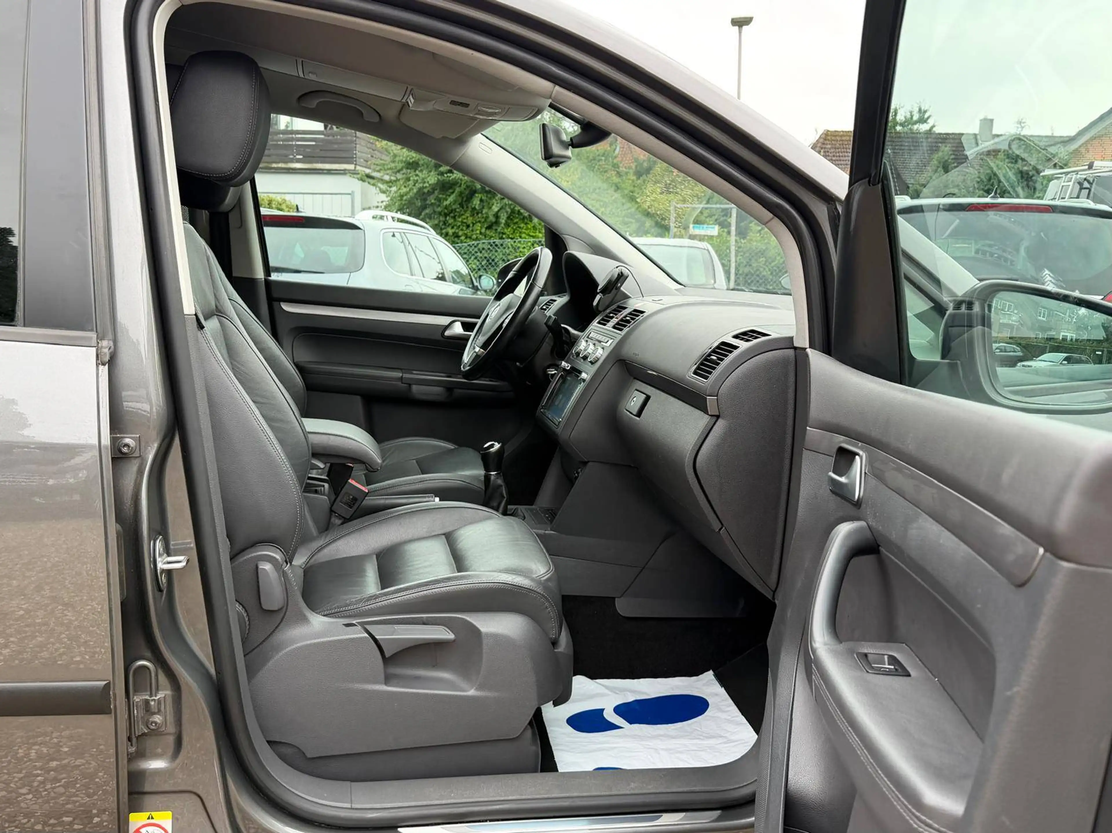 Volkswagen Cross Touran 2.0 TDI CrossTouran 7Sitzer Leder Xenon AHK SHZ Carplay R.Kamera Scheckheft — photo 10