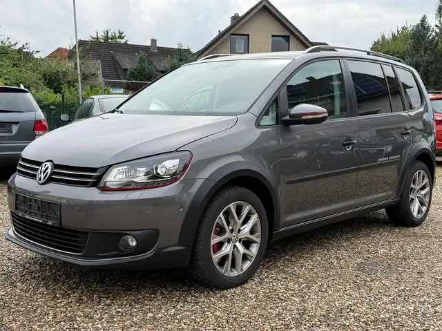 Volkswagen Cross Touran 2.0 TDI CrossTouran 7Sitzer Leder Xenon AHK SHZ Carplay R.Kamera Scheckheft