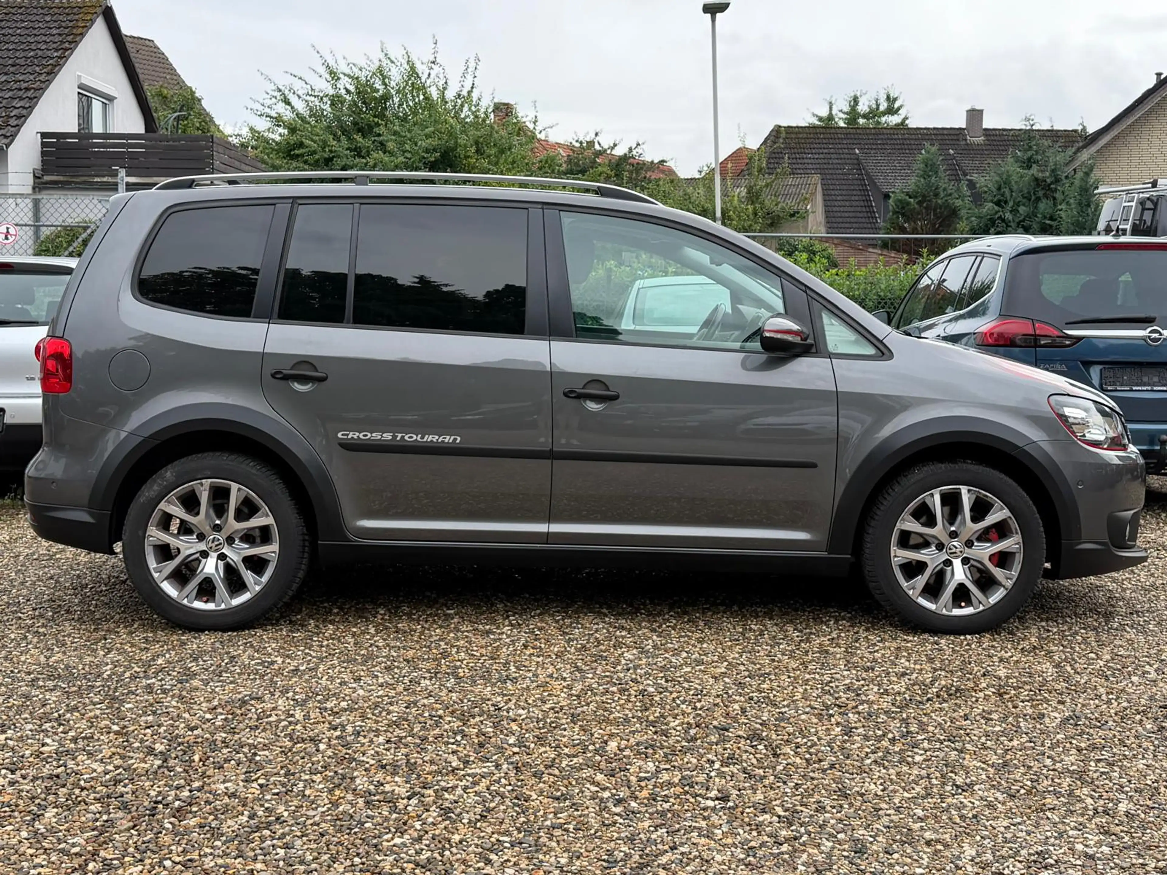 Volkswagen Cross Touran 2.0 TDI CrossTouran 7Sitzer Leder Xenon AHK SHZ Carplay R.Kamera Scheckheft — photo 6