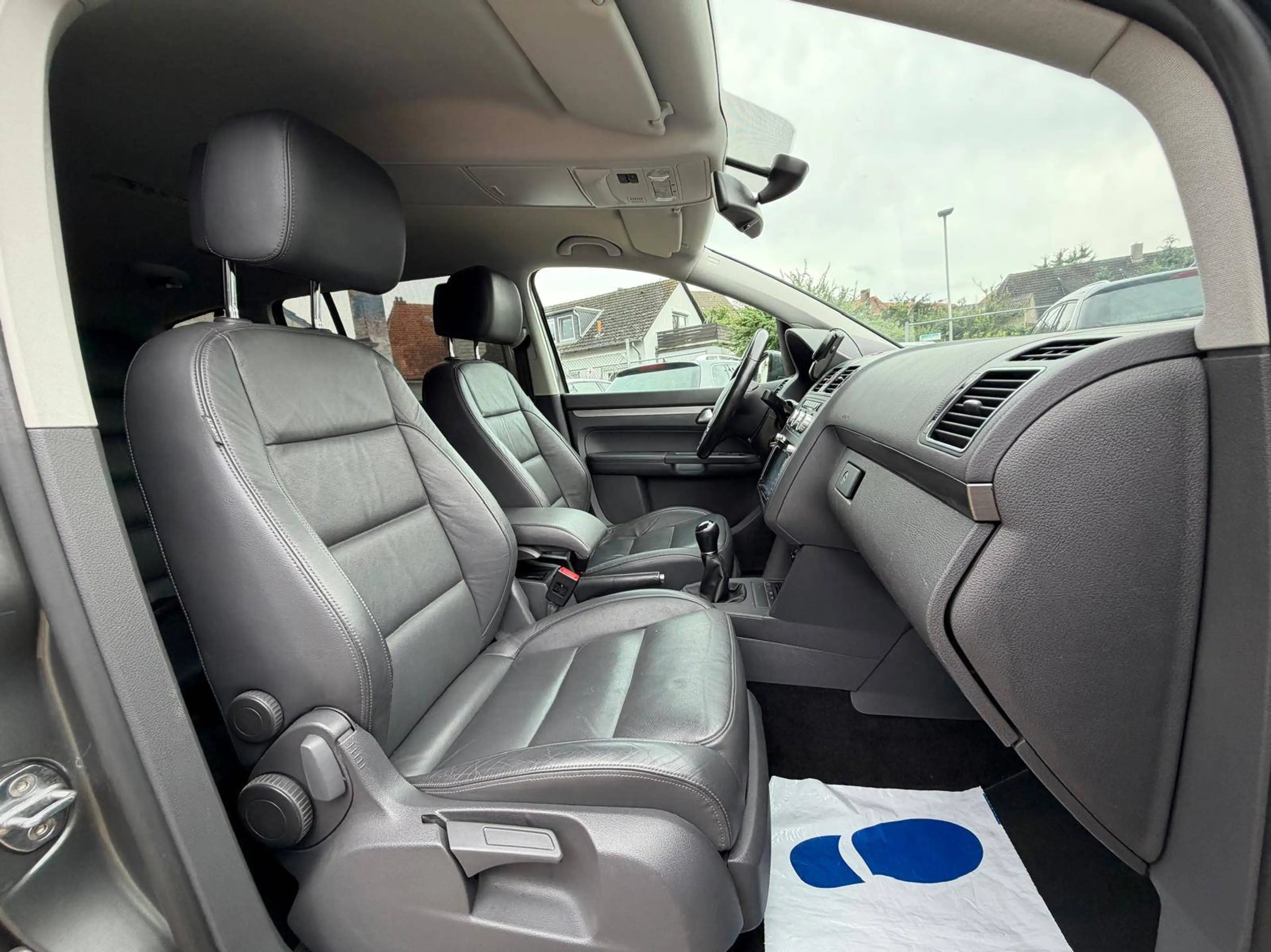 Volkswagen Cross Touran 2.0 TDI CrossTouran 7Sitzer Leder Xenon AHK SHZ Carplay R.Kamera Scheckheft — photo 11