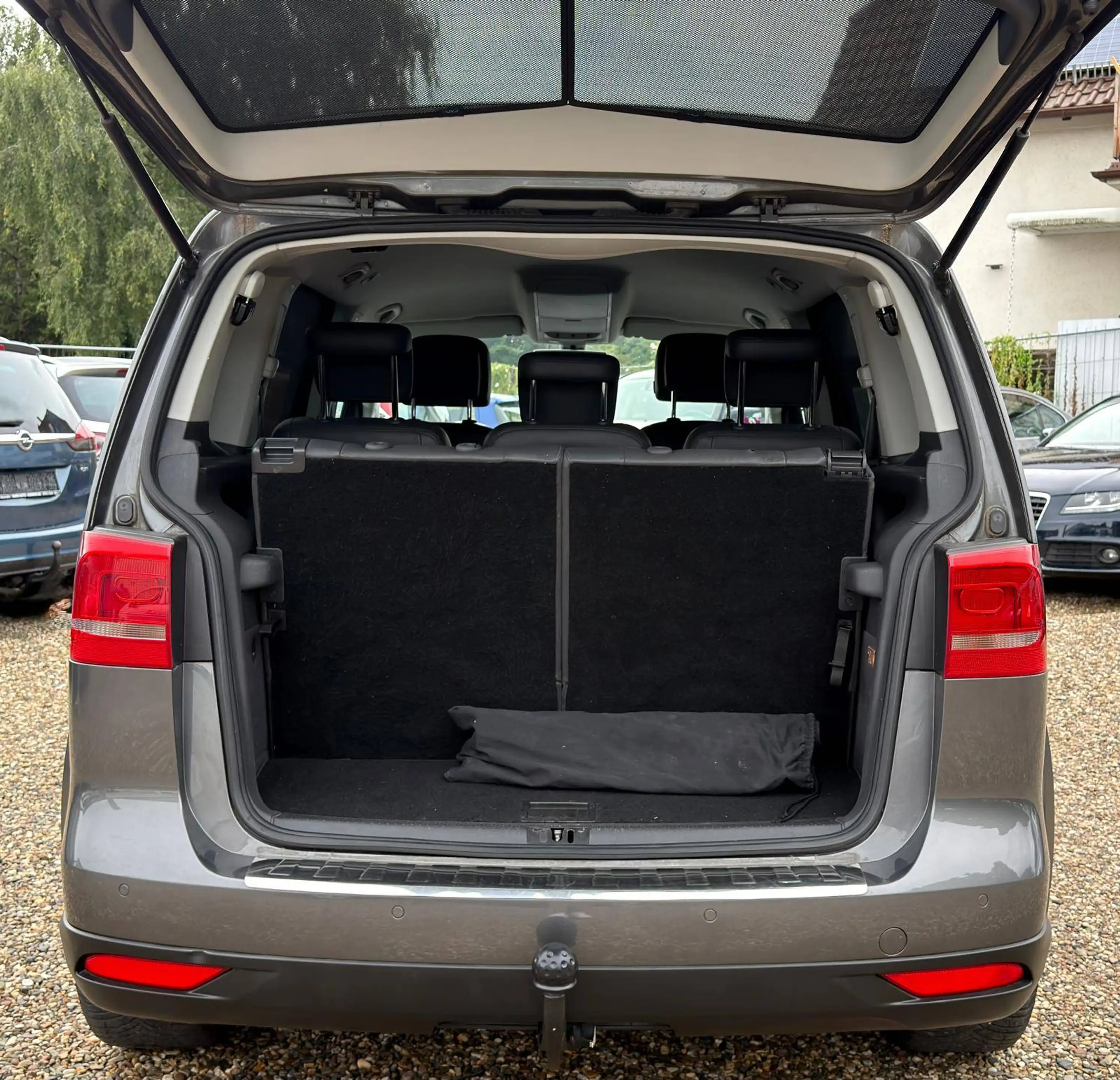 Volkswagen Cross Touran 2.0 TDI CrossTouran 7Sitzer Leder Xenon AHK SHZ Carplay R.Kamera Scheckheft — photo 5